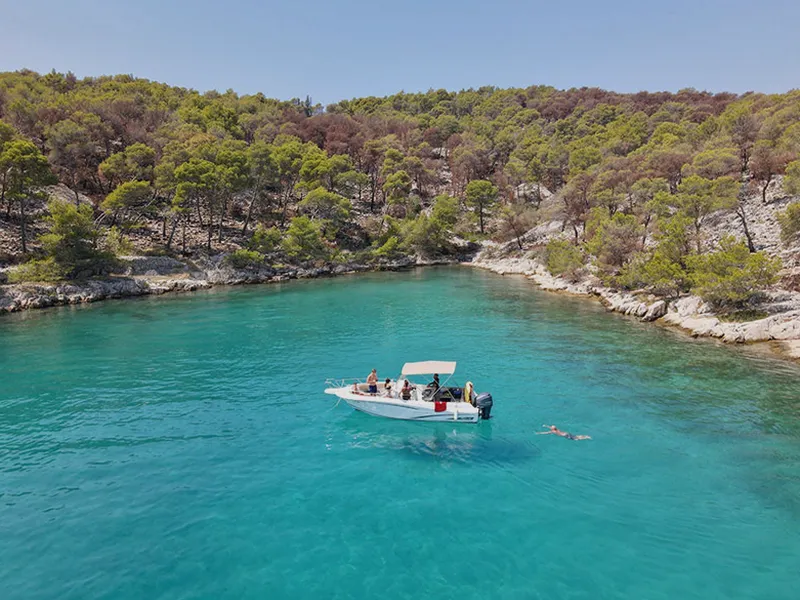 alquiler de barco sin licencia en Cadaqués, Cataluña
